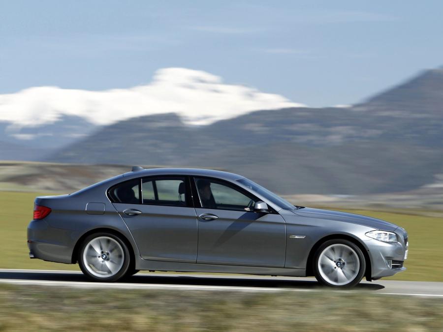  BMW 535i Sedan 2010 года  (UK) (фото 3 из 16)